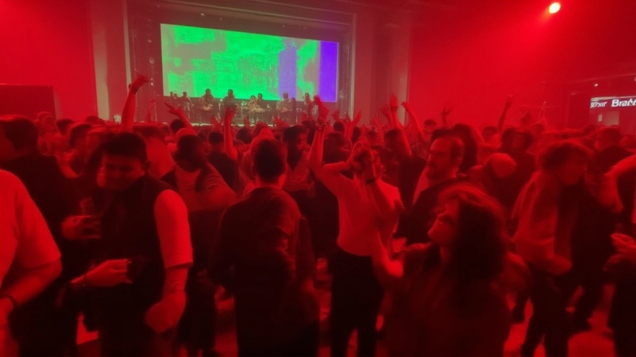 Barroso aparece em show de Caetano no Na Praia Festival em Brasília